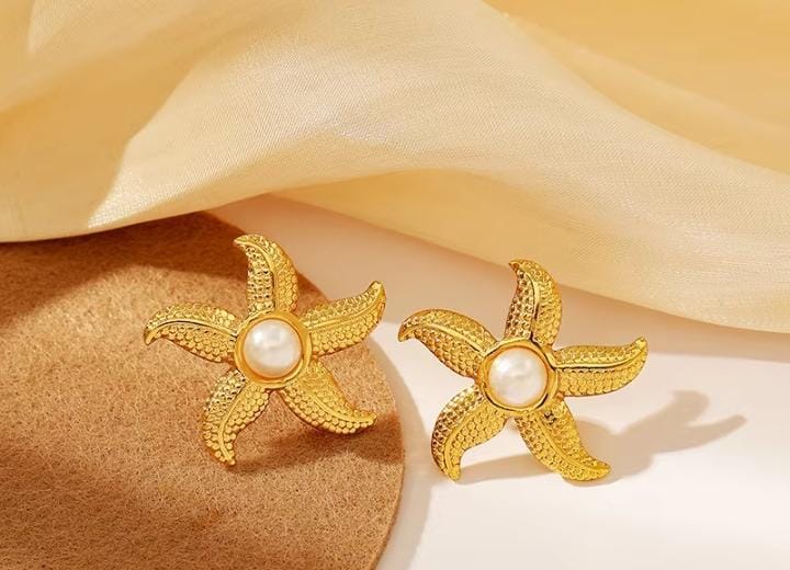Starfish Gold Stud Earrings with Pearl Center