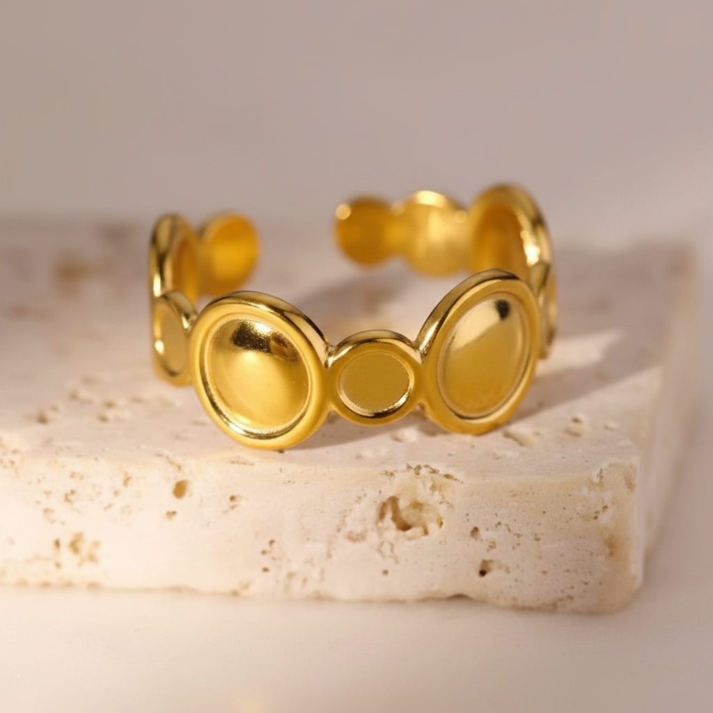 Crown Ring - Macro Detail